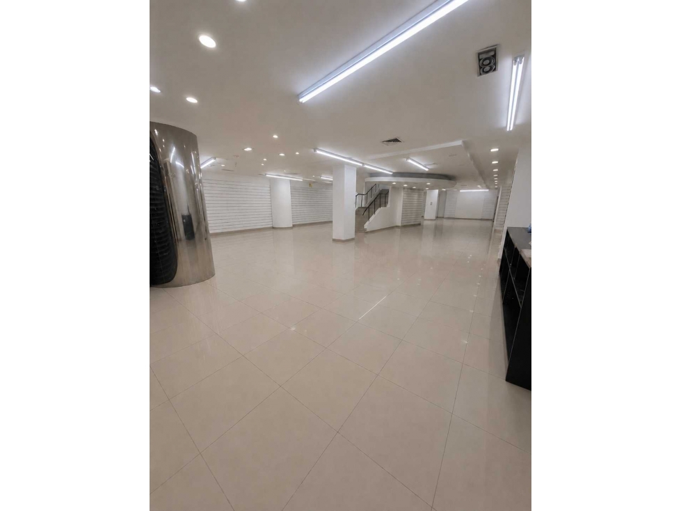 ALQUILER LOCAL COMERCIAL 2 PLANTAS EN VIA ESPAÑA NRR — foto 3