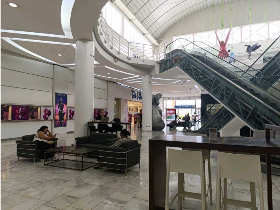 ALQUILER LOCAL COMERCIAL 121MT2 EN PLANTA BAJA ALBROOK MALL LT.