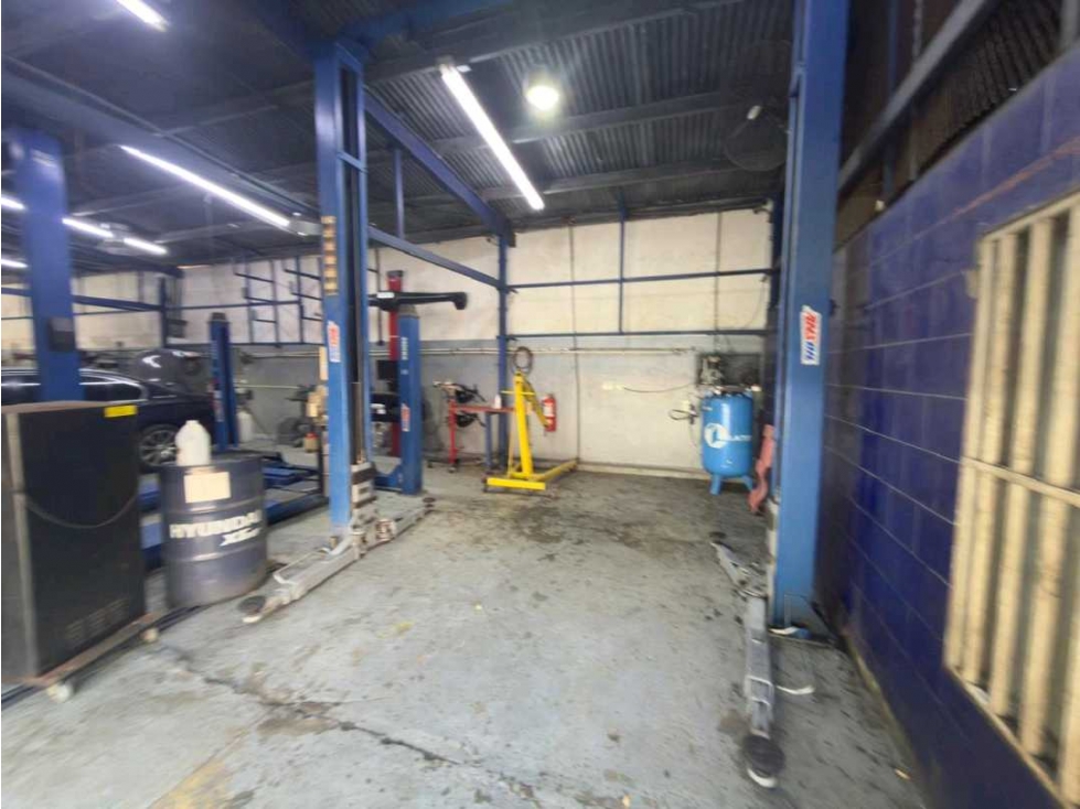 ALQUILER LOCAL COMERCIAL AVDA PRINCIPAL PARA TALLER 800M2 NRR — foto 4