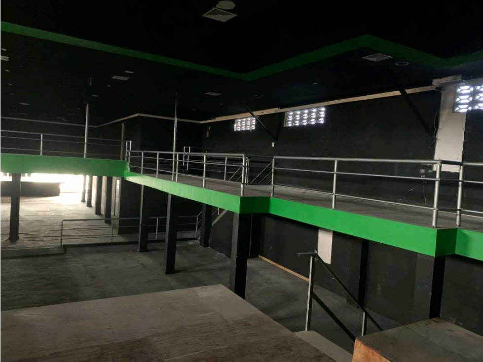 ALQUILER LOCAL COMERCIAL AVDA TRANSIMICA 1100M2 NRR — foto 3