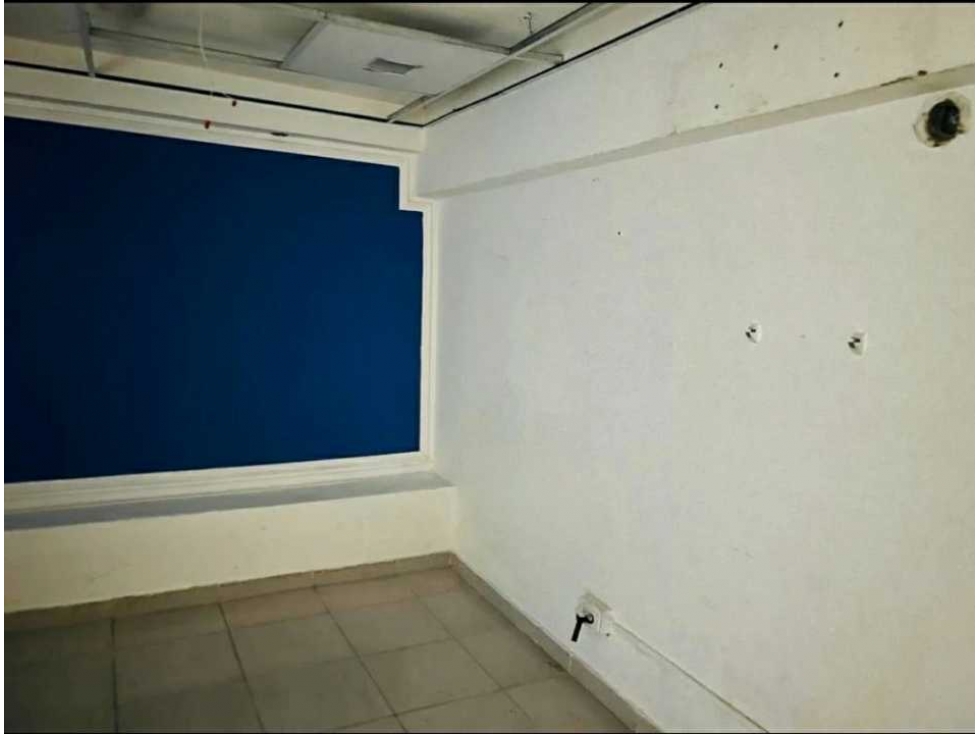 ALQUILER LOCAL COMERCIAL AVENIDA CUBA - 4