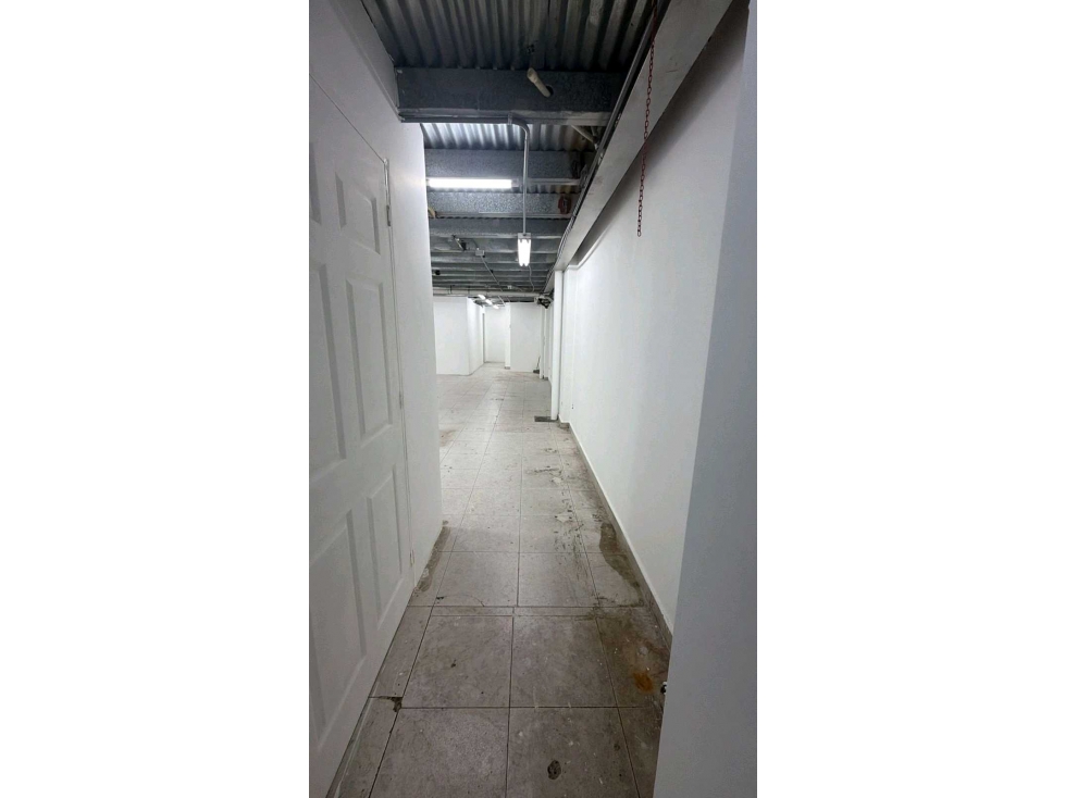 ALQUILER LOCAL COMERCIAL CERCA A LA ESTACIÓN FERNANDEZ DE CORDOBA — foto 3