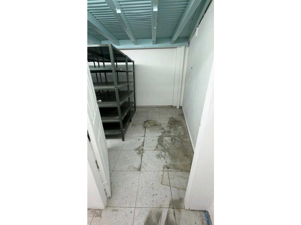 ALQUILER LOCAL COMERCIAL CERCA A LA ESTACIÓN FERNANDEZ DE CORDOBA — foto 5