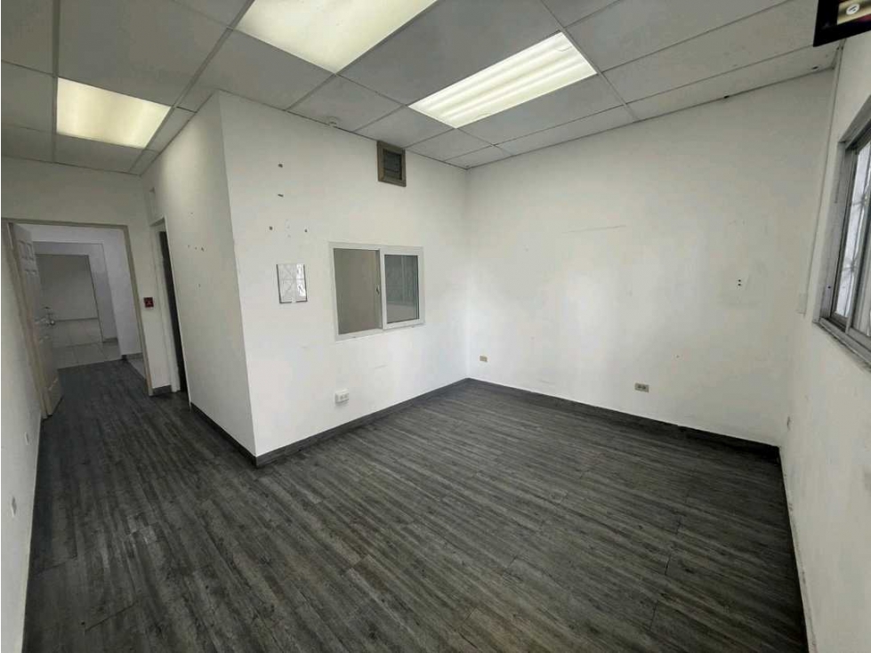 ALQUILER LOCAL COMERCIAL CON BODEGA Y MEZZANINE PARQUE LEFEVRE NRR - 2