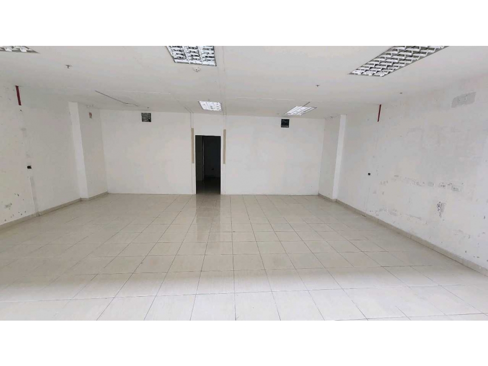 VENTA LOCAL COMERCIAL CON MEZZANINE CRYSTAL PLAZA - 6