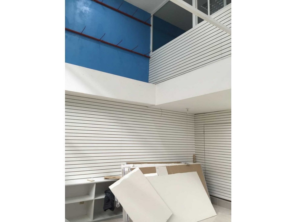 ALQUILER LOCAL COMERCIAL CON MEZZANINE CRYSTAL PLAZA NRR — foto 5