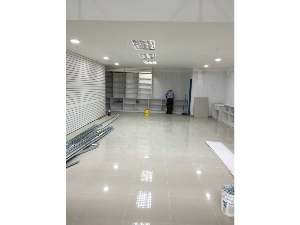 ALQUILER LOCAL COMERCIAL CON MEZZANINE CRYSTAL PLAZA NRR — foto 6