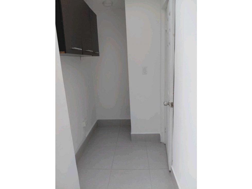 ALQUILER LOCAL COMERCIAL EN CALLE 50 A ESTRENAR LT. — foto 4