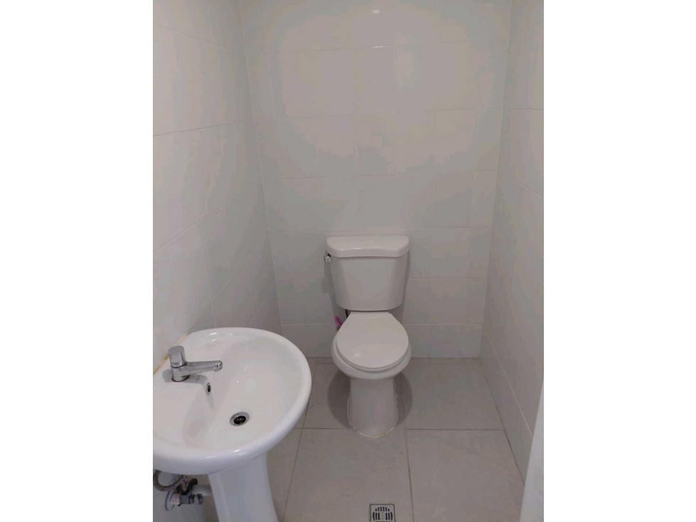 ALQUILER LOCAL COMERCIAL EN CALLE 50 A ESTRENAR LT. — foto 5