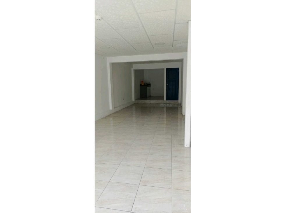 ALQUILER LOCAL COMERCIAL EN COLÓN Y CARCHI - 2