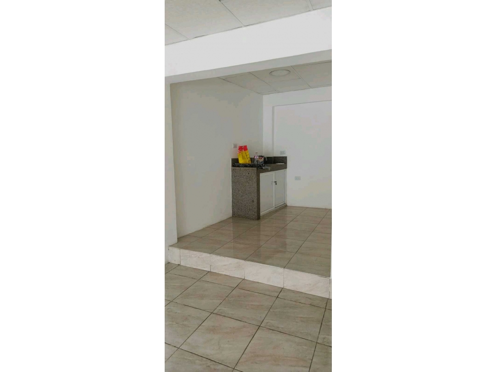 ALQUILER LOCAL COMERCIAL EN COLÓN Y CARCHI - 3