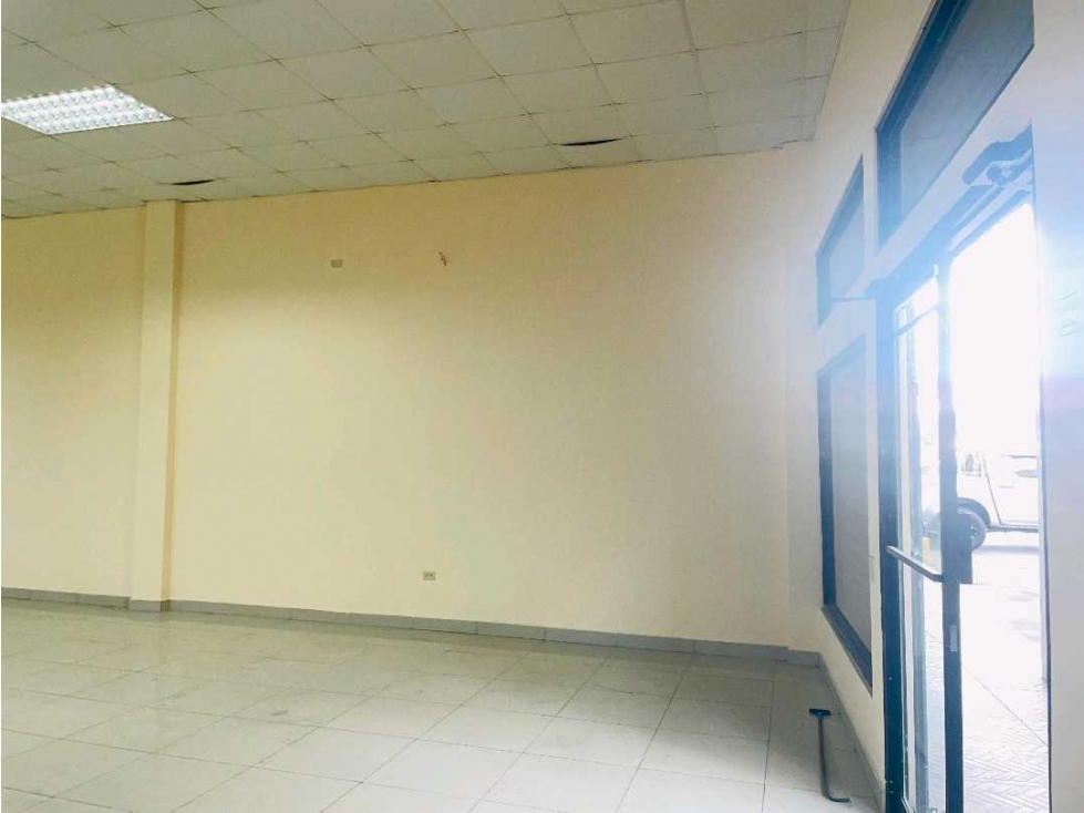 ALQUILER LOCAL COMERCIAL EN DAVID CON 160 M2 y 7 M2 de Altura — foto 6