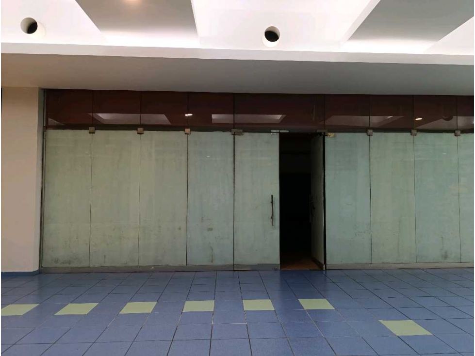 ALQUILER LOCAL COMERCIAL EN MALL ALBROOK 157.69 MT2 LT.