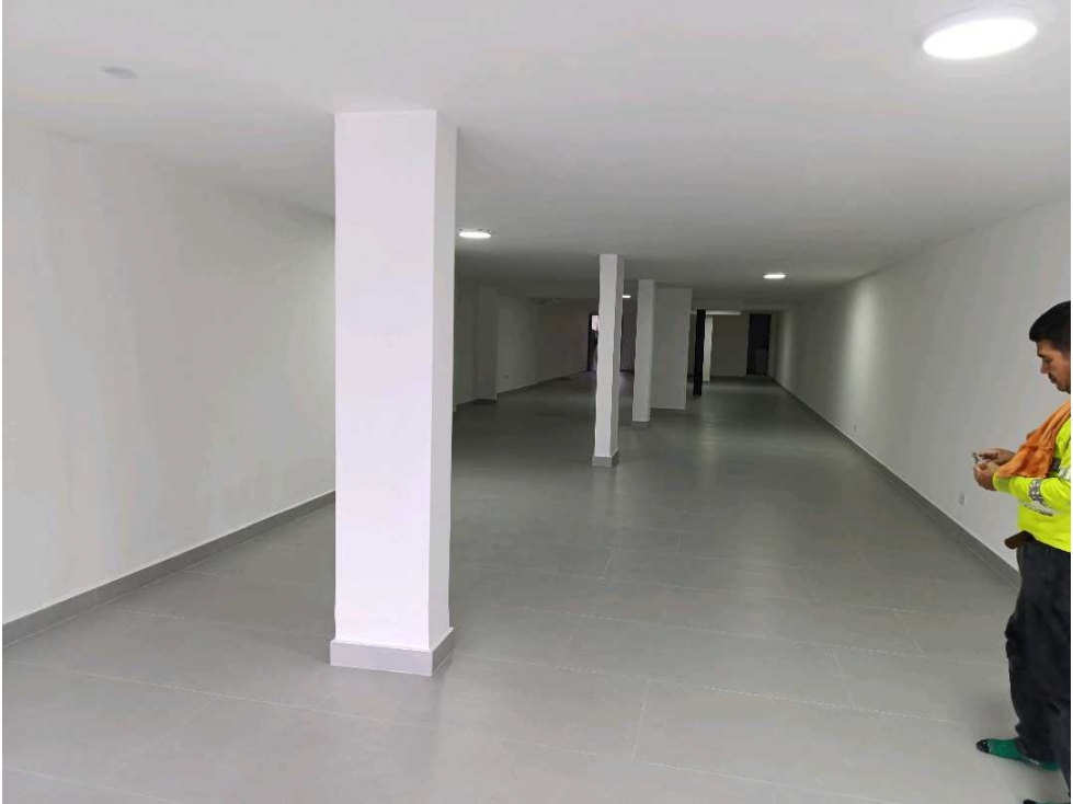 ALQUILER LOCAL COMERCIAL 200mt2 EN MARBELLA SHOPS LT — foto 3