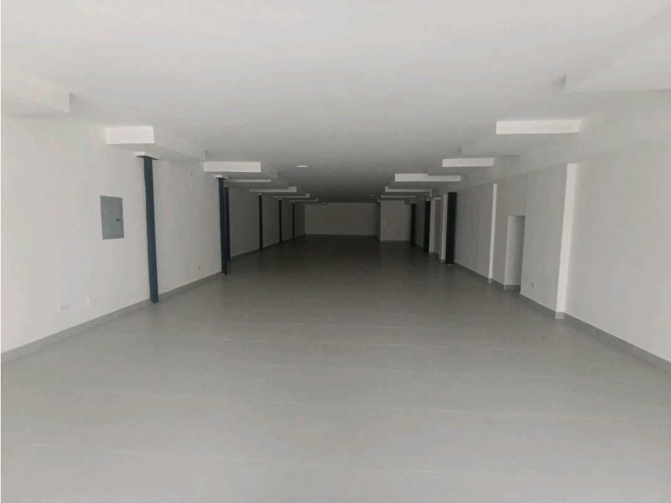 ALQUILER LOCAL COMERCIAL 200 MT P.BAJA EN PLAZA MARBELLA SHOPS LT — foto 2
