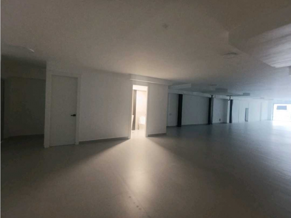 ALQUILER LOCAL COMERCIAL 200 MT P.BAJA EN PLAZA MARBELLA SHOPS LT — foto 3