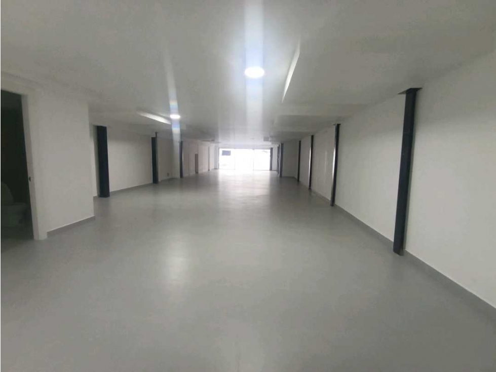 ALQUILER LOCAL COMERCIAL 200 MT P.BAJA EN PLAZA MARBELLA SHOPS LT — foto 4