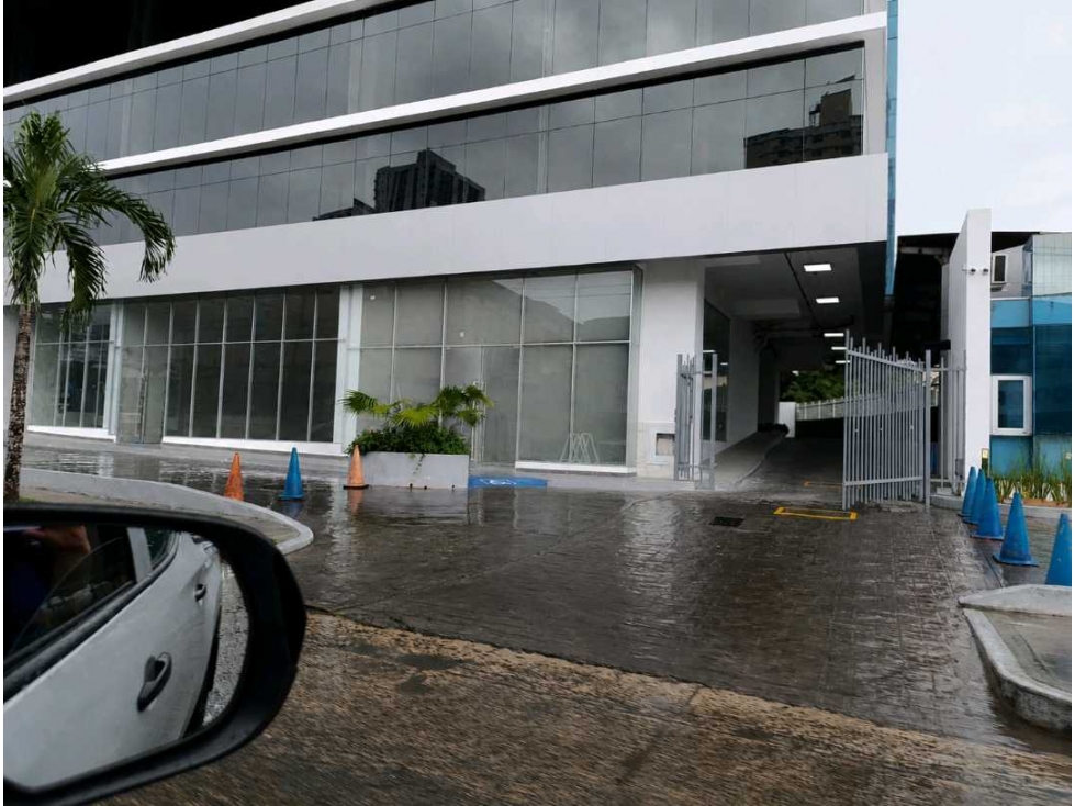 ALQUILER LOCAL COMERCIAL EN PLAZA PARK SCUARE VIA ESPAÑA LT. — foto 2