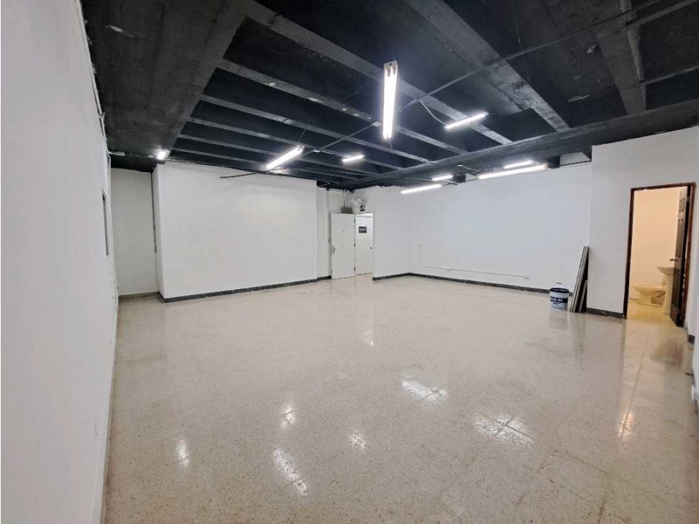 ALQUILER LOCAL COMERCIAL ESTACIÓN VIA ARGENTINA 100M2