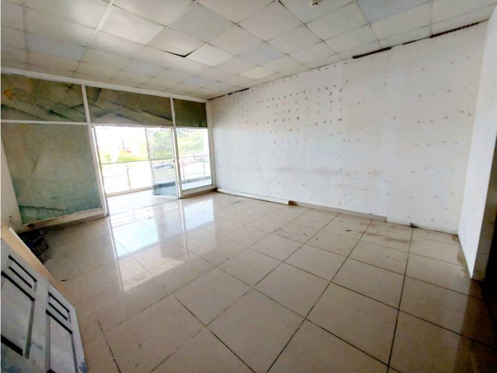 ALQUILER LOCAL COMERCIAL EXCELENTE UBICACION 100 MTS CERCA AL METRO — foto 5