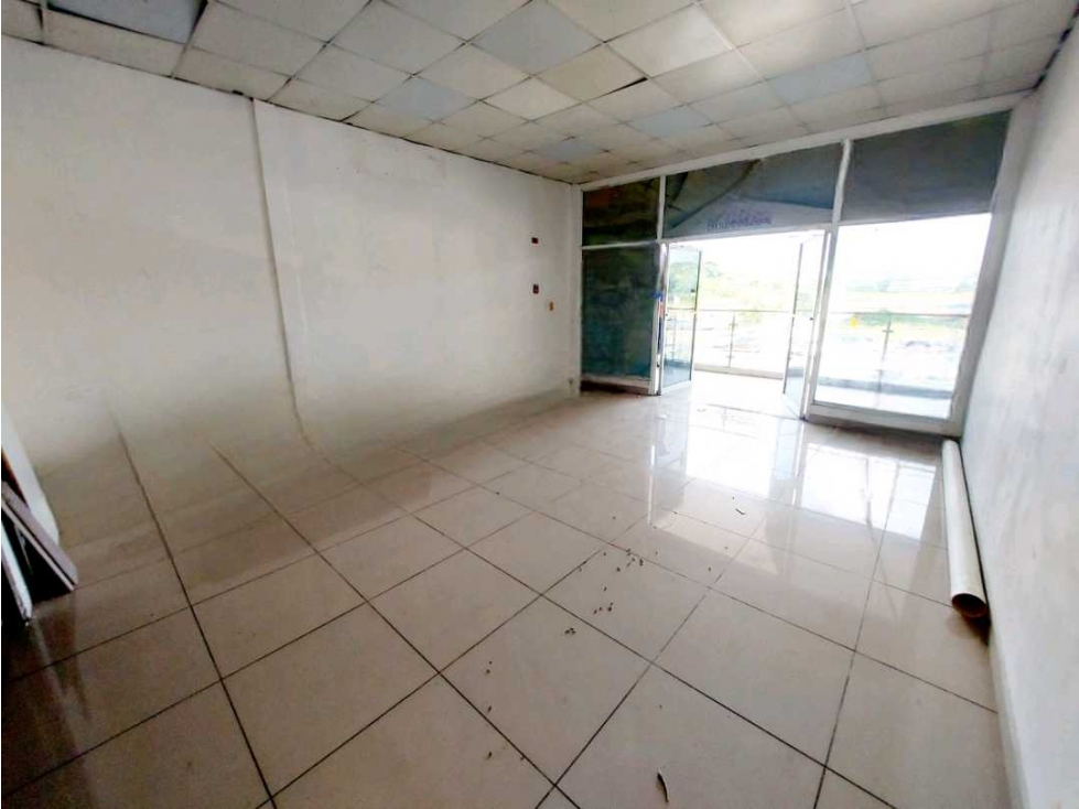 ALQUILER LOCAL COMERCIAL EXCELENTE UBICACION 100 MTS CERCA AL METRO — foto 6