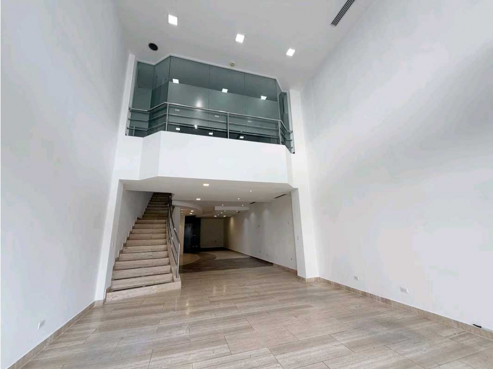 ALQUILER LOCAL COMERCIAL OBARRIO PLANTA BAJA CON MEZZANINE LT — foto 2