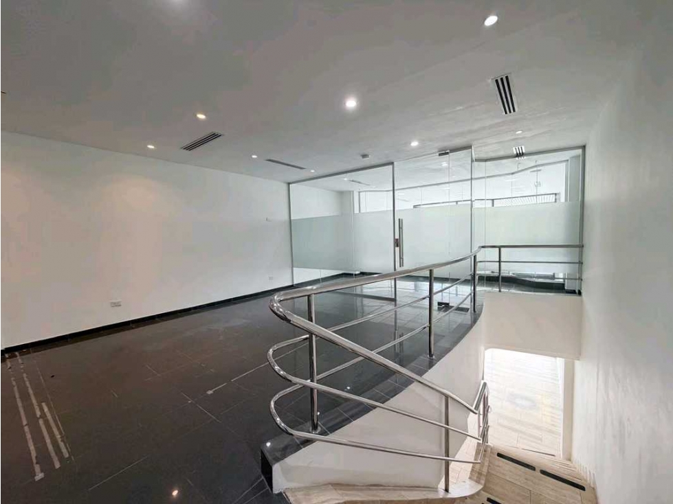 ALQUILER LOCAL COMERCIAL OBARRIO PLANTA BAJA CON MEZZANINE LT — foto 4