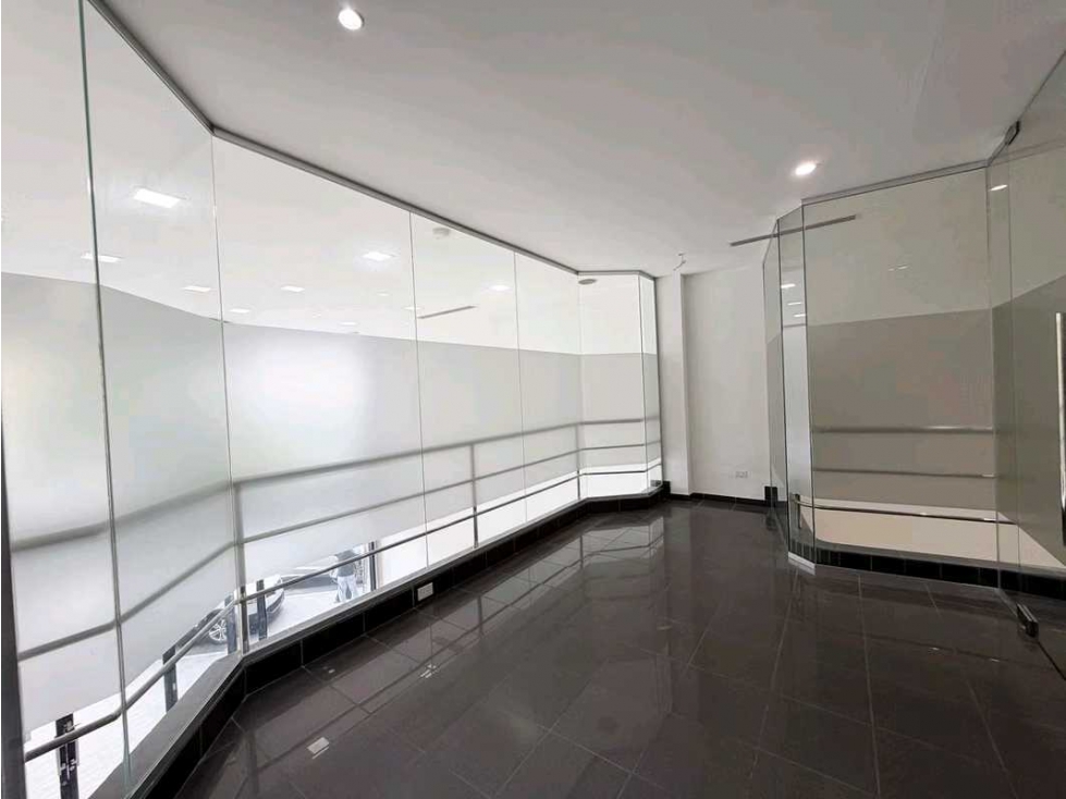 ALQUILER LOCAL COMERCIAL OBARRIO PLANTA BAJA CON MEZZANINE LT — foto 5