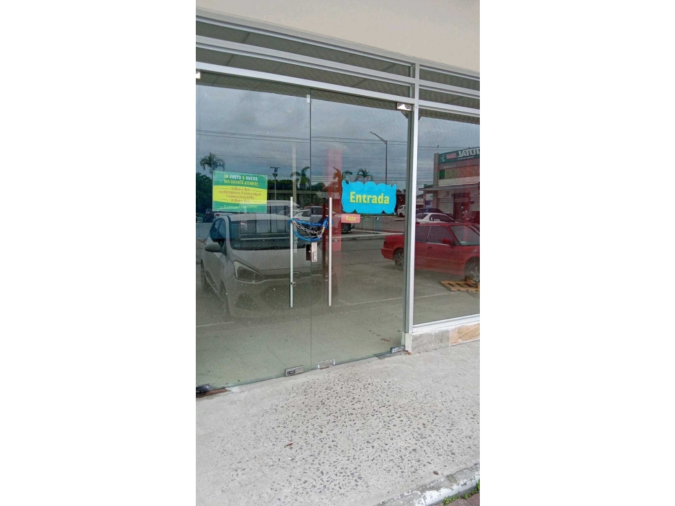 ALQUILER LOCAL COMERCIAL PAZA GORGONA IDEAL PARA TODO - 2