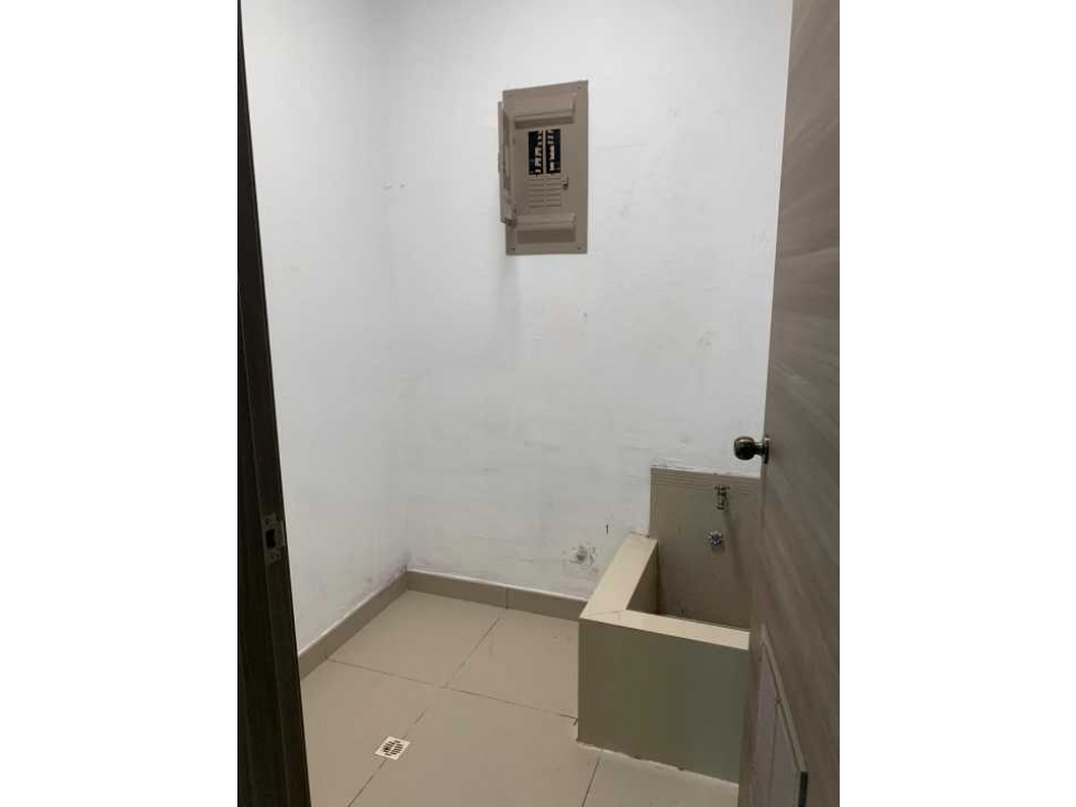 ALQUILER LOCAL COMERCIAL TERRAZAS DE ALBROOK - 5