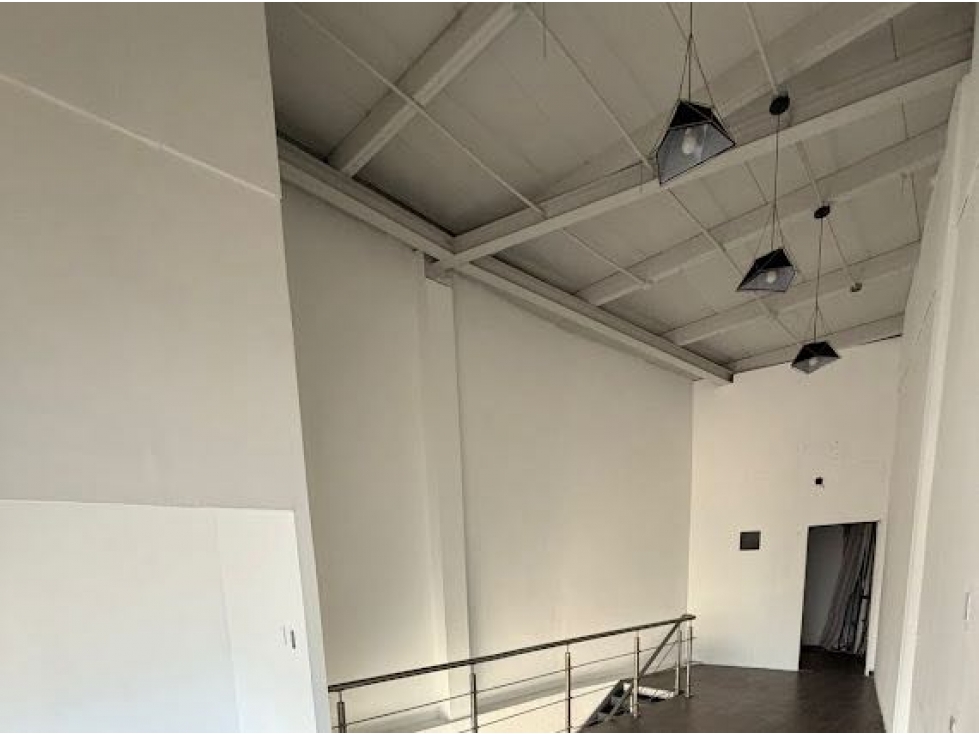 Alquiler Local Comercial Tumba Muerto 110m2 Alto Tráfico — foto 2