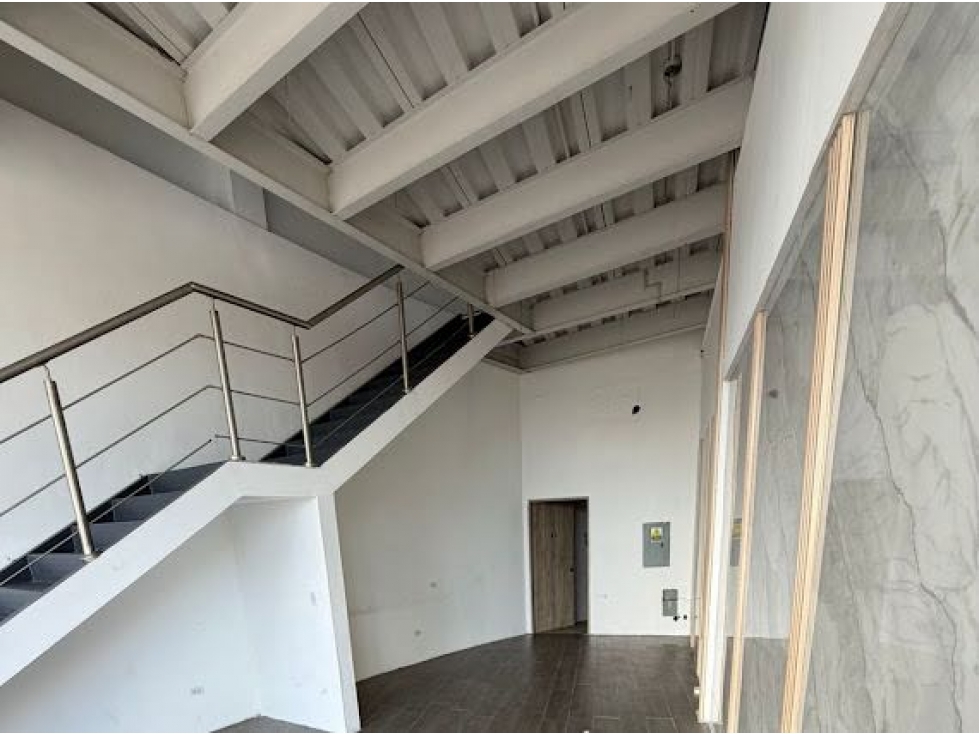 Alquiler Local Comercial Tumba Muerto 110m2 Alto Tráfico — foto 4