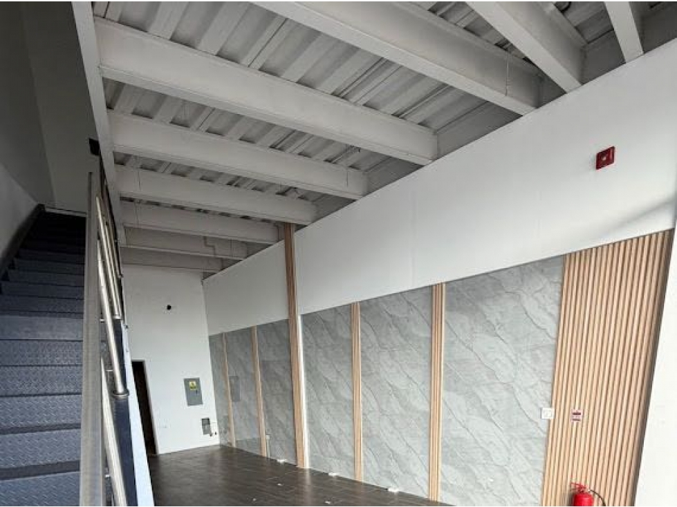 Alquiler Local Comercial Tumba Muerto 110m2 Alto Tráfico — foto 5