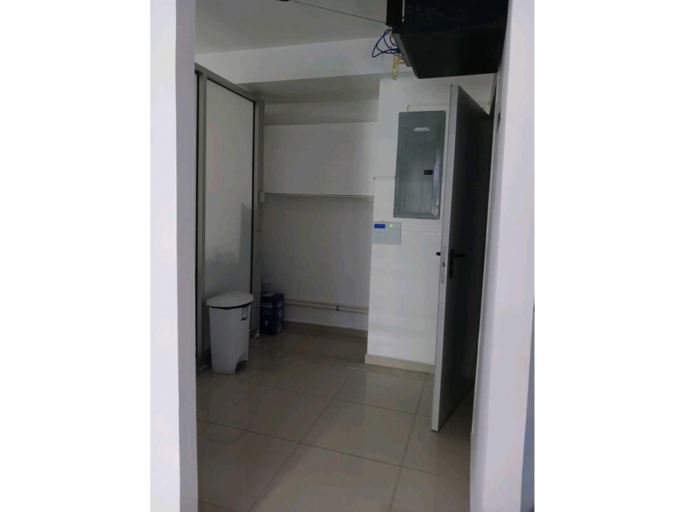 ALQUILER LOCAL COMERCIAL VIA ESPAÑA LA CRESTA - 3