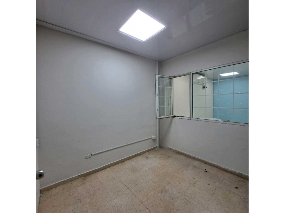 ALQUILER LOCAL COMERCIAL ZONA LIBRE DE COLON 280M2 - 3