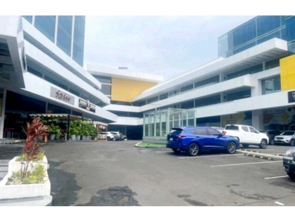 ALQUILER LOCAL CON MEZANINE EN CITY MALL VÍA BRASIL CERCA MULTIPLAZA — foto 2