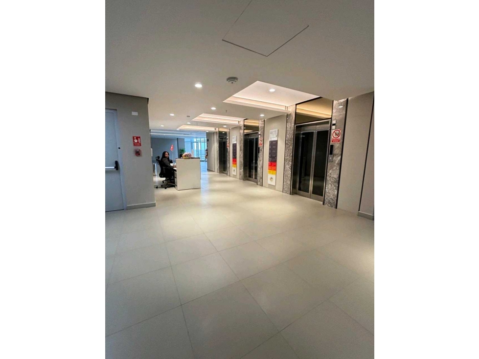 ALQUILER LOCAL EN TONW CENTER ESPECIAL PARA CONSULTORIO VV — foto 2