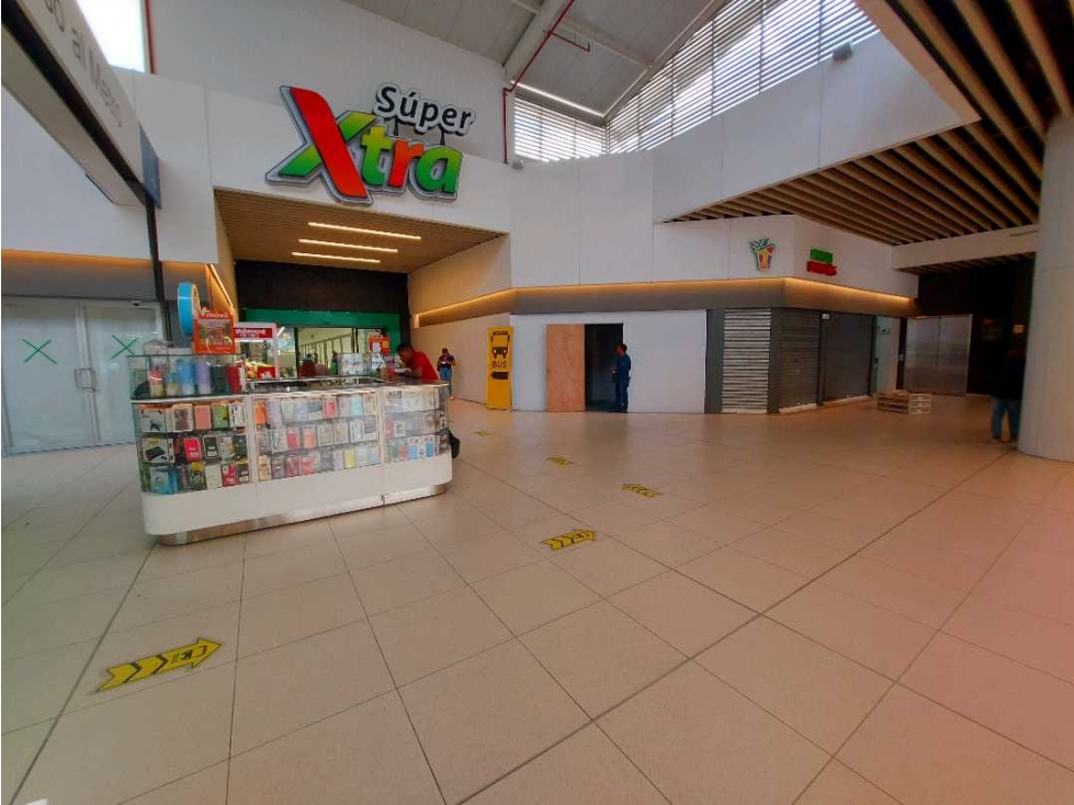 ALQUILER LOCAL ALTA VISIBILIDAD EN PLAZA HACIA METRO, TAXIS, BUSES - 2