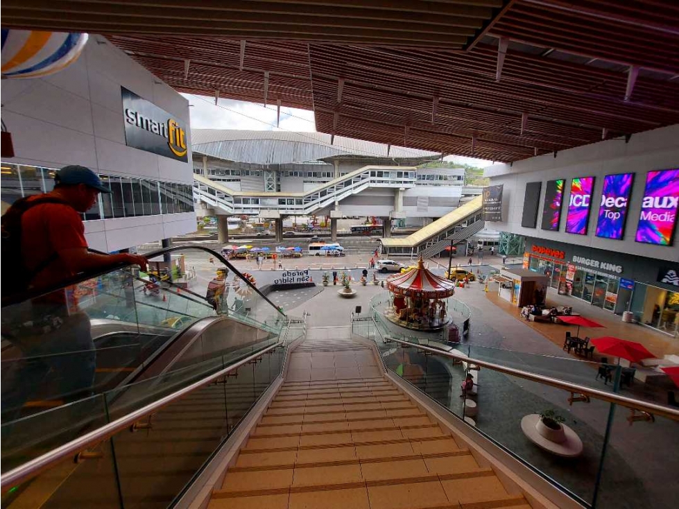 ALQUILER LOCAL ALTA VISIBILIDAD EN PLAZA HACIA METRO, TAXIS, BUSES - 6