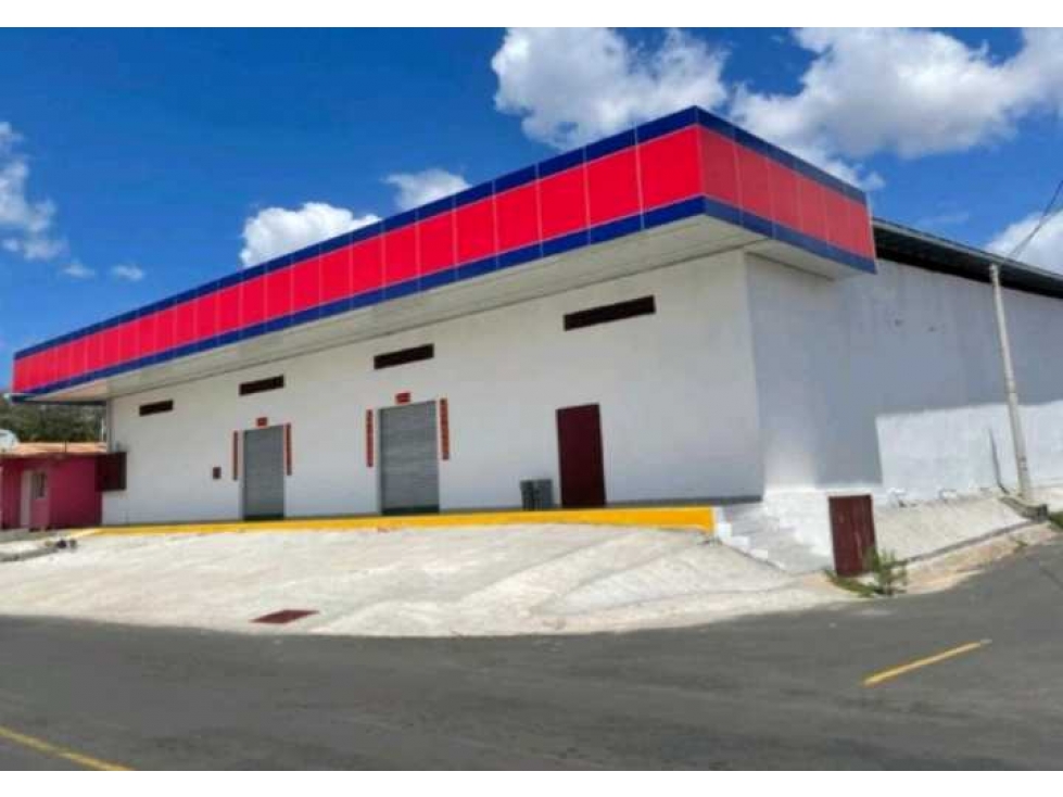 ALQUILER LOCAL O GALERA DE 930 M2 EN CHORRERA ALTOS DE LA PRADERA