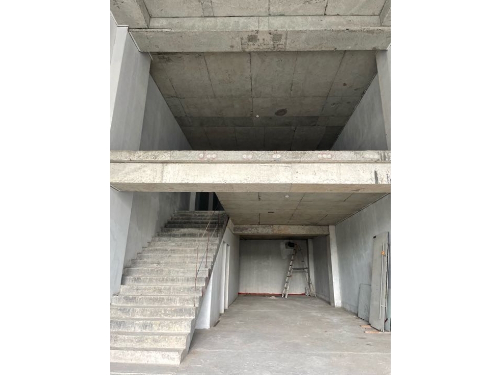 Tumba Muerto / Local 285. 81 m²/ Alquiler - 5