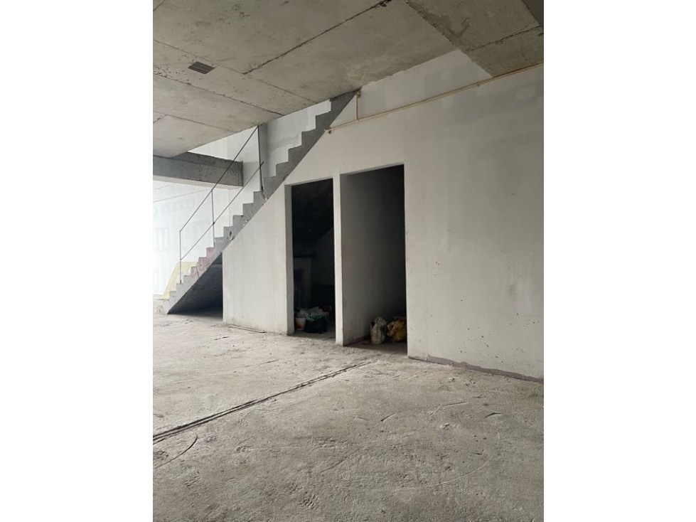 Tumba Muerto / Local 285. 81 m²/ Alquiler - 6