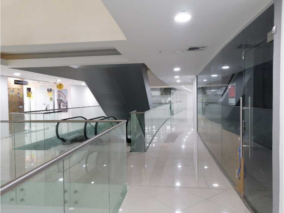ALQUILER LOCAL VIA ESPAÑA, PLAZA ALAMBRA 57 M2