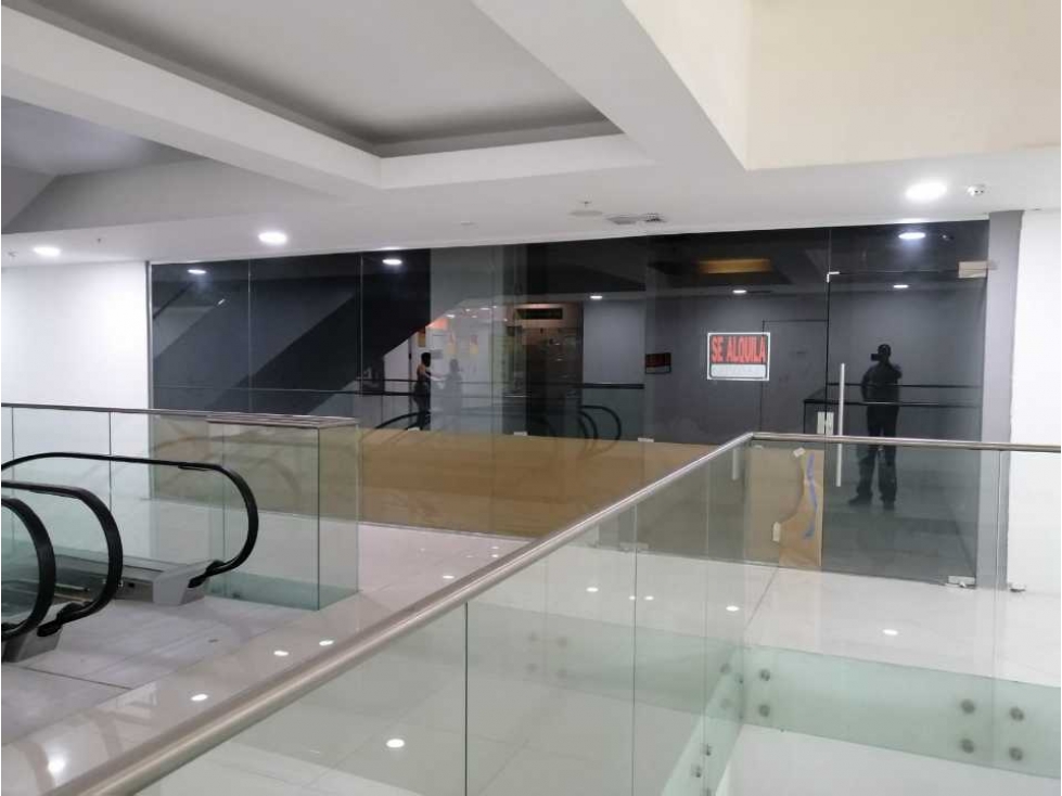 ALQUILER LOCAL VIA ESPAÑA, PLAZA ALAMBRA 57 M2 — foto 2