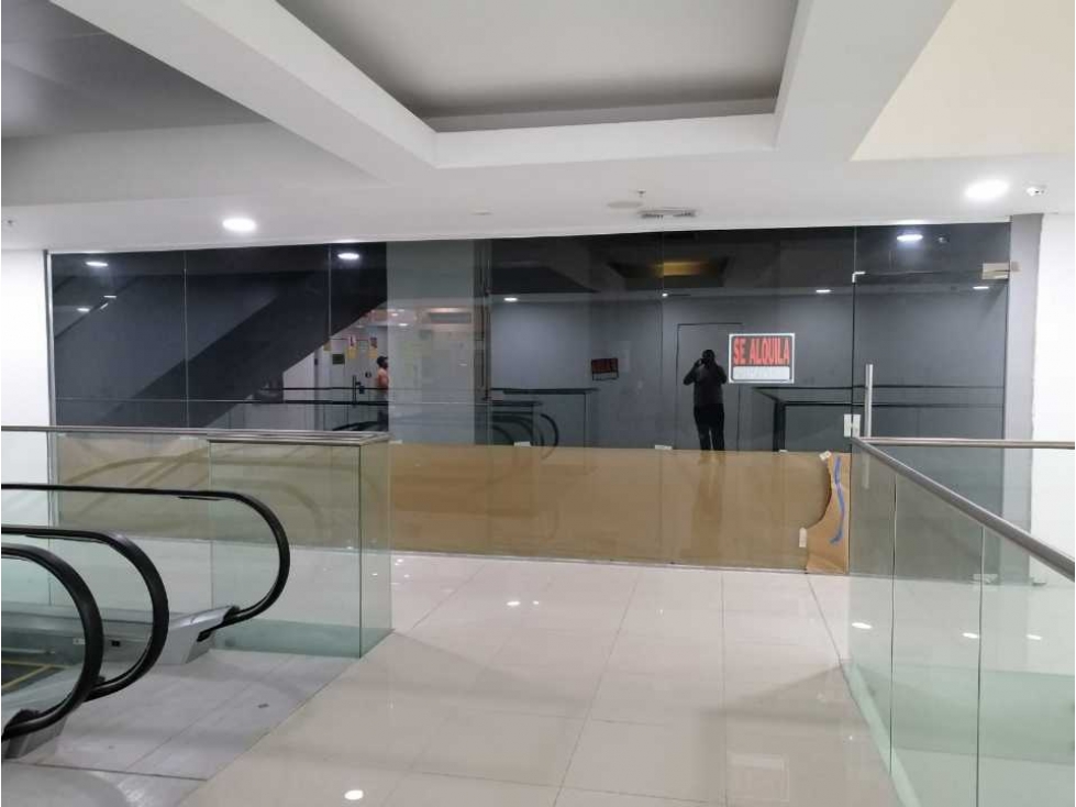 ALQUILER LOCAL VIA ESPAÑA, PLAZA ALAMBRA 57 M2 — foto 3