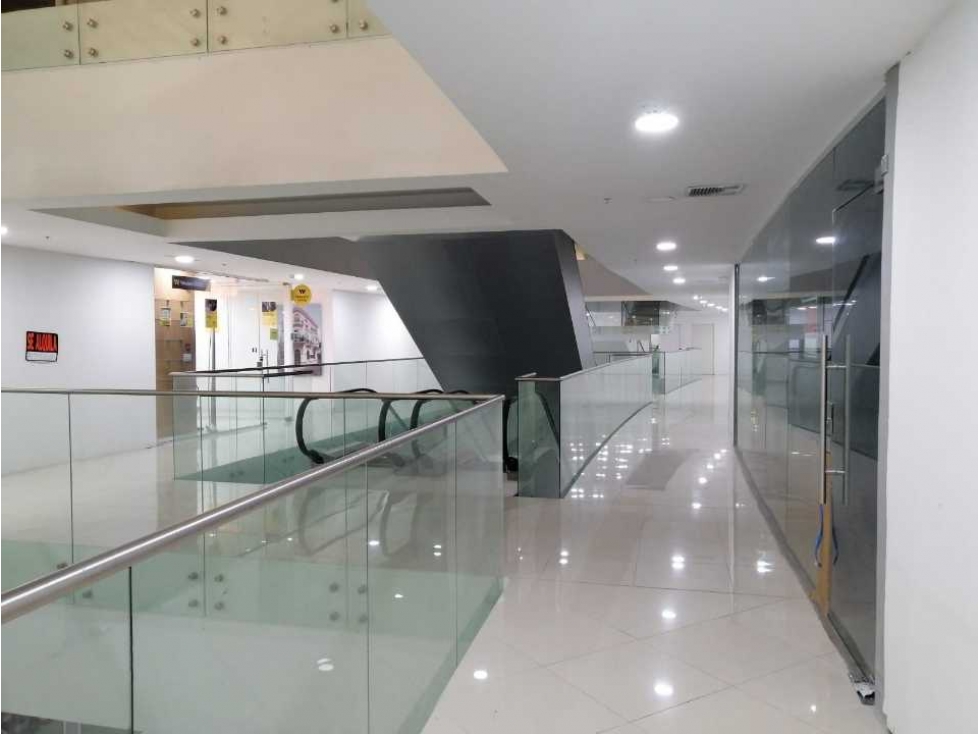 ALQUILER LOCAL VIA ESPAÑA, PLAZA ALAMBRA 57 M2 — foto 4