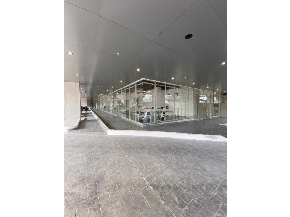 ALQUILER LOCALES AV. BALBOA PH YACHT - 3