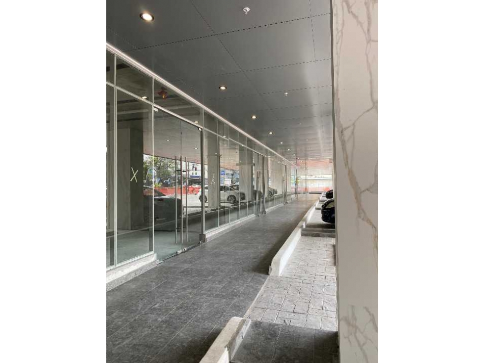 ALQUILER LOCALES AV. BALBOA PH YACHT - 5