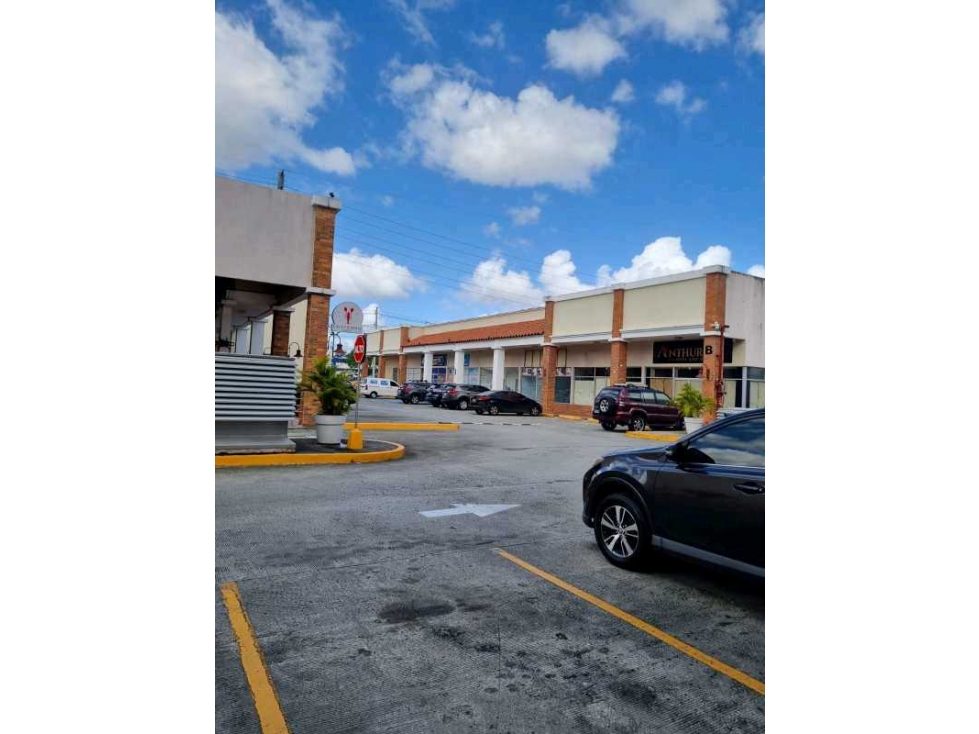 ALQUILER LOCALES EN BRISAS DEL GOLF 129m2 2.300 INCLUYE MANTENIMIENTO