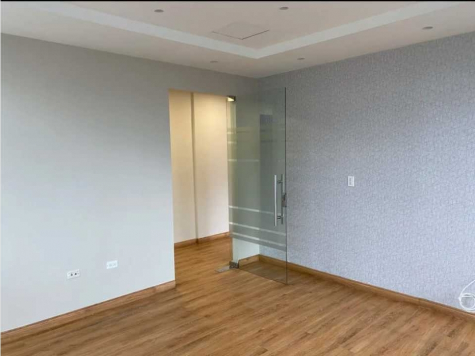 ALQUILER O VENTA DE OFICINA 160MTS2 REMODELADA — foto 6